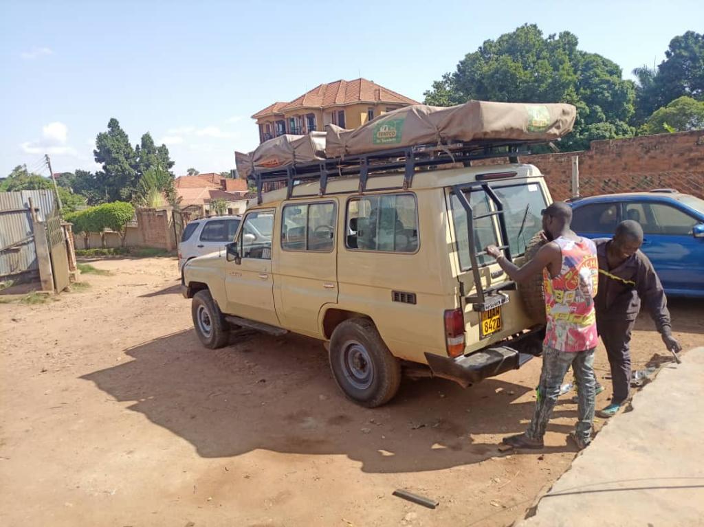 Landcruiser LX with a rooftop tent
